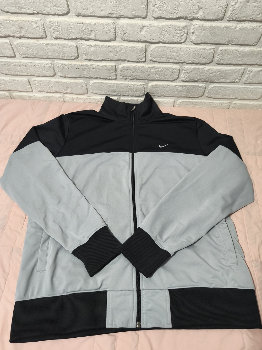 Vintage Nike Men's Black and Light Gray Zip-Up Track Jacket